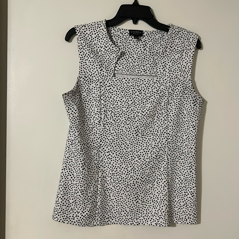 Women’s sleeveless blouse. Size Large. White with black teardrop/polka dots.